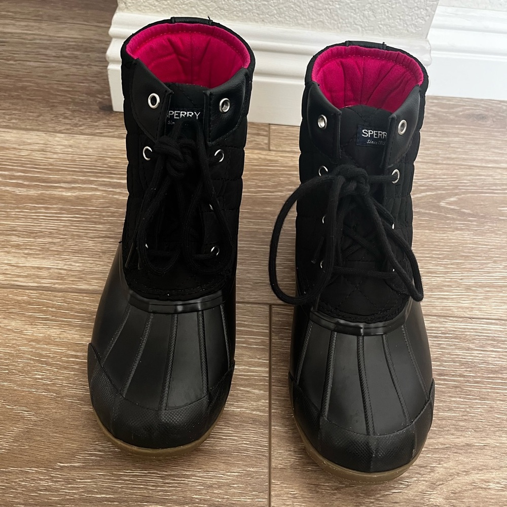 New girls Sperry boots